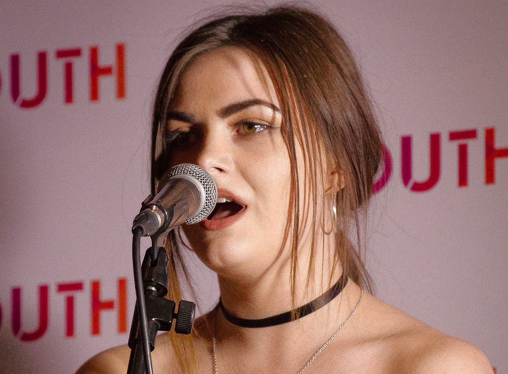 Photo of a girl singing at UK Youth's Gala Dinner 2017